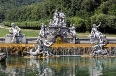  Royal Palace of Caserta pınarlarına