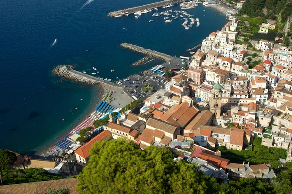 Vue du dessus de la station balnéaire d'Amalfi. Italie . — Photo