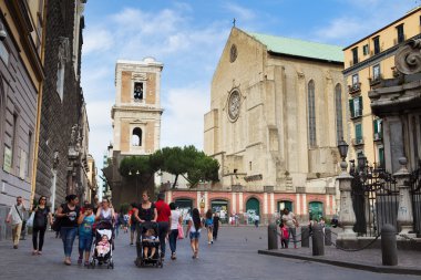  Santa Chiara Napoli'de dini bir kompleks olduğunu, 
