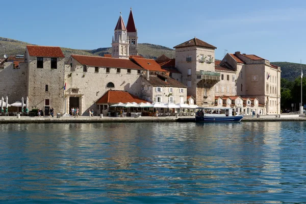 Strandpromenaden i Trogir. Kroatien. — Stockfoto