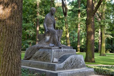 Henryk Sienkiewicz Lazenki şehir Park anıt. Varşova