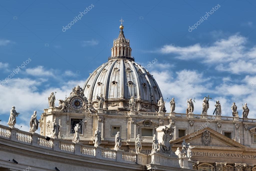 Koepel van de Sint Pieter Basiliek in Vaticaanstad ⬇ Stockfoto, rechtenvrije foto door © Andrei