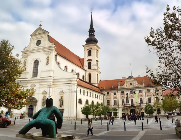 Iglesia de Santo Tomás cerca de la plaza de la libertad en Brno, República Checa . — Foto de Stock