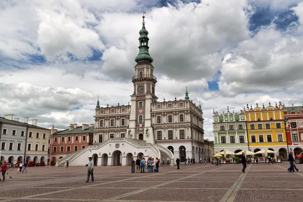 Plaza del mercado en Zamosc, Polonia. Está en la Lista del Patrimonio Mundial de la UNESCO y se llama La Perla del Renacimiento . — Foto de Stock