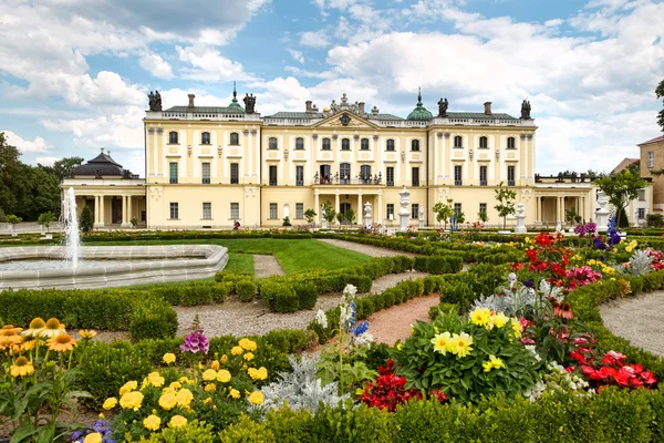 Ünlü Branicki Sarayı ve bahçelerinin Bialystok. Polonya