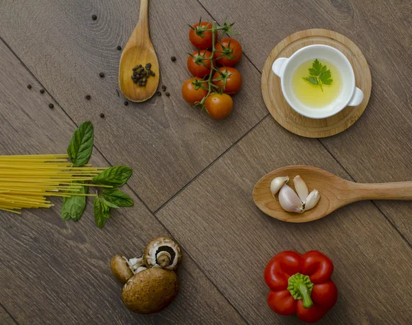 Ingridients for a pasta with tomatoes — Stock Photo, Image