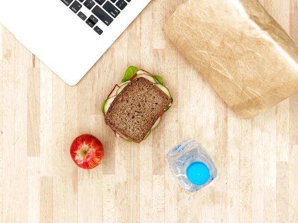 Sandwich en el trabajo — Foto de Stock