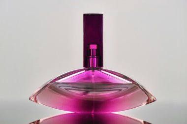 Bayanlar parfüm şişeleri