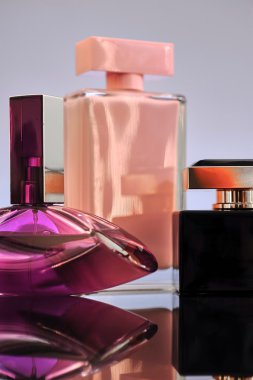 Bayanlar parfüm şişeleri