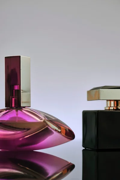 Sticle de parfum pentru doamne — Fotografie, imagine de stoc