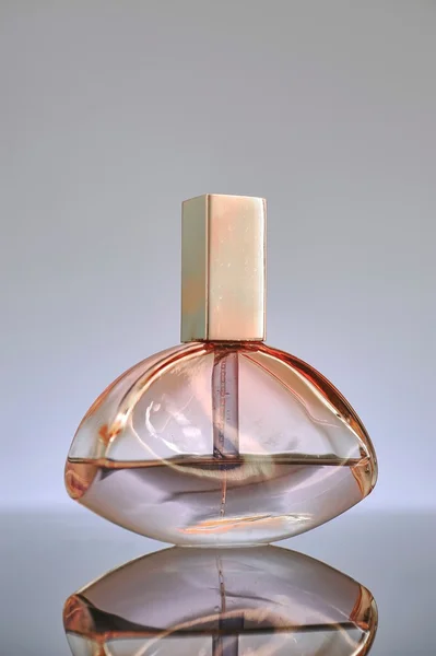 Hölgyek parfümös üvegek — Stock Fotó