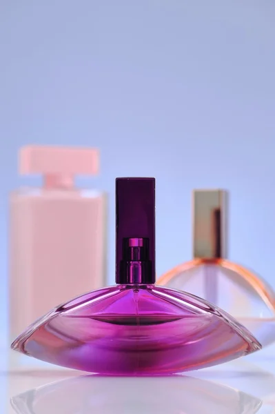 Sticle de parfum pentru doamne — Fotografie, imagine de stoc