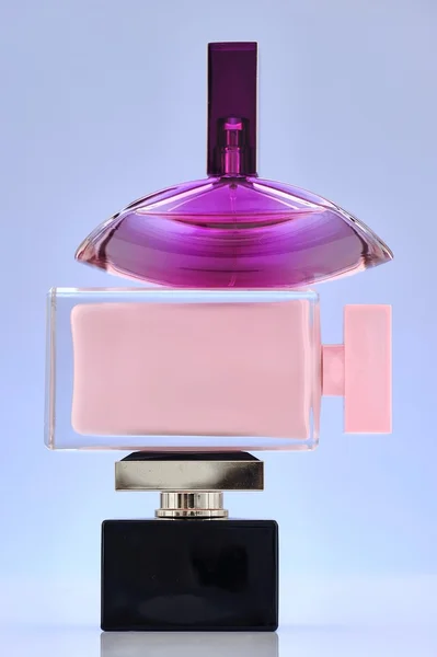 Sticle de parfum pentru doamne — Fotografie, imagine de stoc