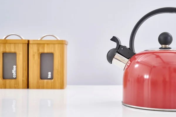 Kırmızı soba su ısıtıcısı — Stok fotoğraf