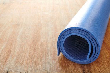 Yoga minderinin stüdyo fotoğrafı.