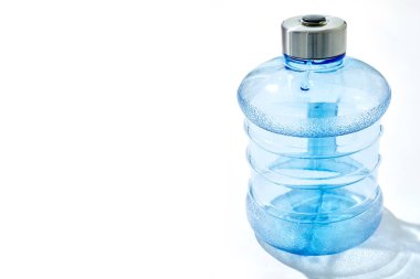 Su şişesinin stüdyo fotoğrafı.