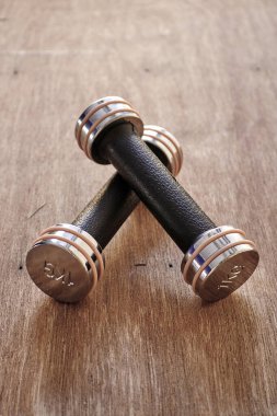 Evdeki spor salonunun kavramsal fotoğrafı.