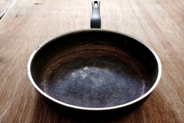 Tencere ve tavaların stüdyo fotoğrafı.