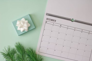 Yılbaşı takviminin stüdyo fotoğrafı.