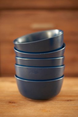 Evdeki çanak çömleğin stüdyo fotoğrafı.