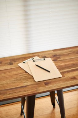 Bir video panosunun stüdyo fotoğrafı.