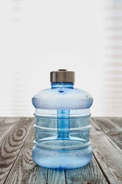 一个水瓶的摄影棚照片 — 图库照片