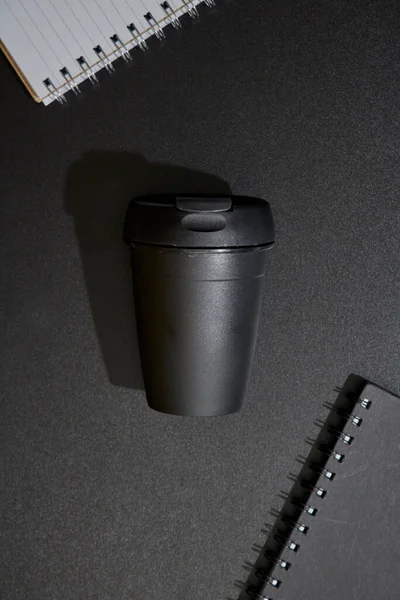 Een Studiofoto Van Een Herbruikbare Afhaalkoffie Kop — Stockfoto