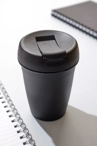 Een Studiofoto Van Een Herbruikbare Afhaalkoffie Kop — Stockfoto