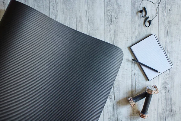 Een Studio Foto Van Een Zwarte Yoga Mat — Stockfoto