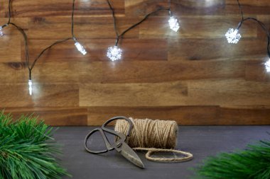 Yılbaşı hediyesinin stüdyo fotoğrafı.