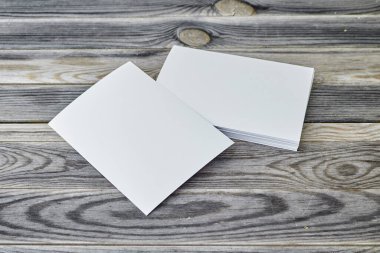 Kartvizitlerin stüdyo fotoğrafı.