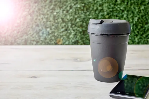 Una Foto Estudio Una Taza Café Para Llevar Reutilizable — Foto de Stock