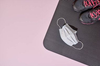 Yoga minderinin stüdyo fotoğrafı.