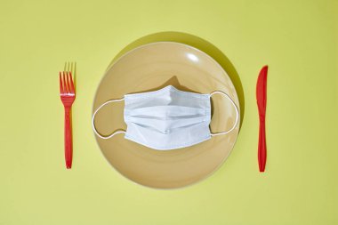 Stüdyoda çekilen 19 yüz maskesi.