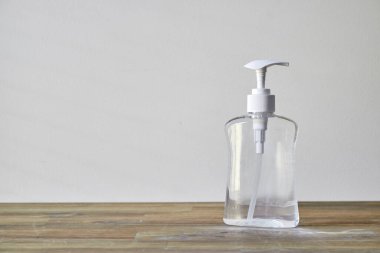 Temiz el dezenfektanının stüdyo fotoğrafı.