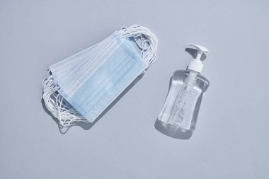 Temiz el dezenfektanının stüdyo fotoğrafı.