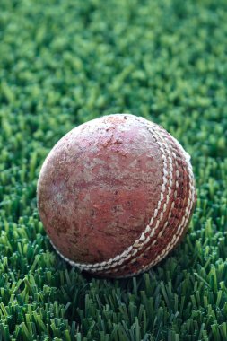 Yapay çimlerin stüdyo fotoğrafı.