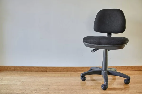Uma Foto Estúdio Uma Cadeira Escritório Preto — Fotografia de Stock