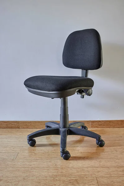 Studio Fotografia Czarnego Biurowego Krzesła — Zdjęcie stockowe