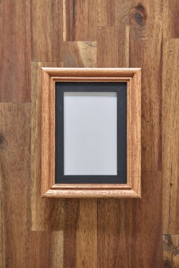 Kereste fotoğraf çerçevesinin stüdyo fotoğrafı.