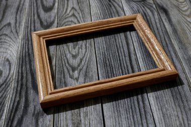 Kereste fotoğraf çerçevesinin stüdyo fotoğrafı.