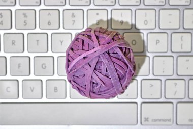 Lastik bir topun stüdyo fotoğrafı.