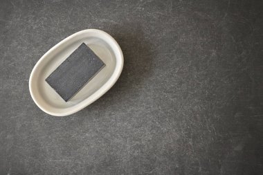 Bir kalıp sabunun stüdyo fotoğrafı.