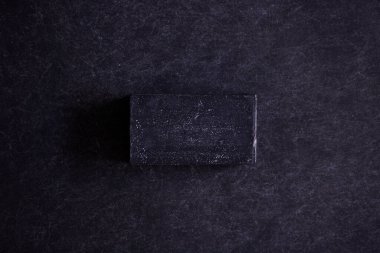 Bir kalıp sabunun stüdyo fotoğrafı.