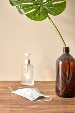 Stüdyoda çekilen 19 yüz maskesi.