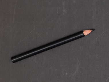 siyah renkli kurşun kalem