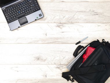 Dizüstü bilgisayar omuz çantası