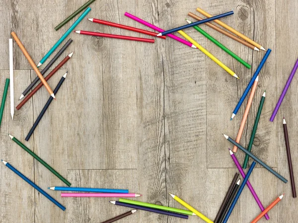 Lápices para colorear en suelo de madera —  Fotos de Stock