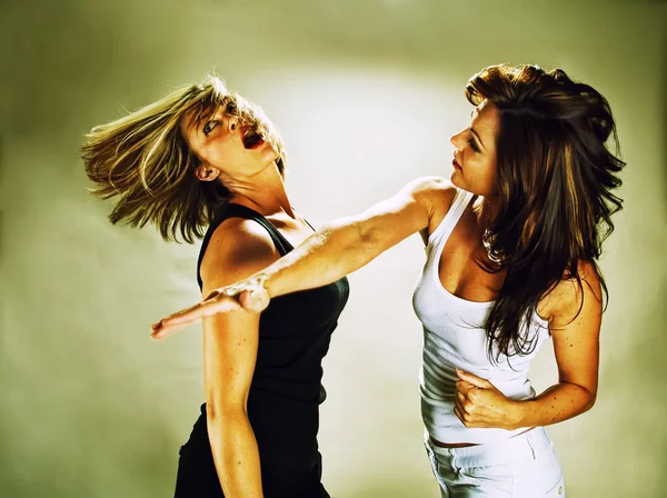 Woman hitting another woman — Stock Photo, Image