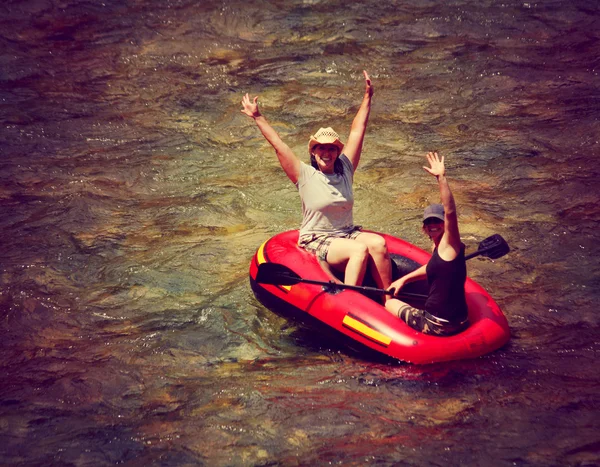 Two girls floating in inflatable raft — Stock Photo, Image